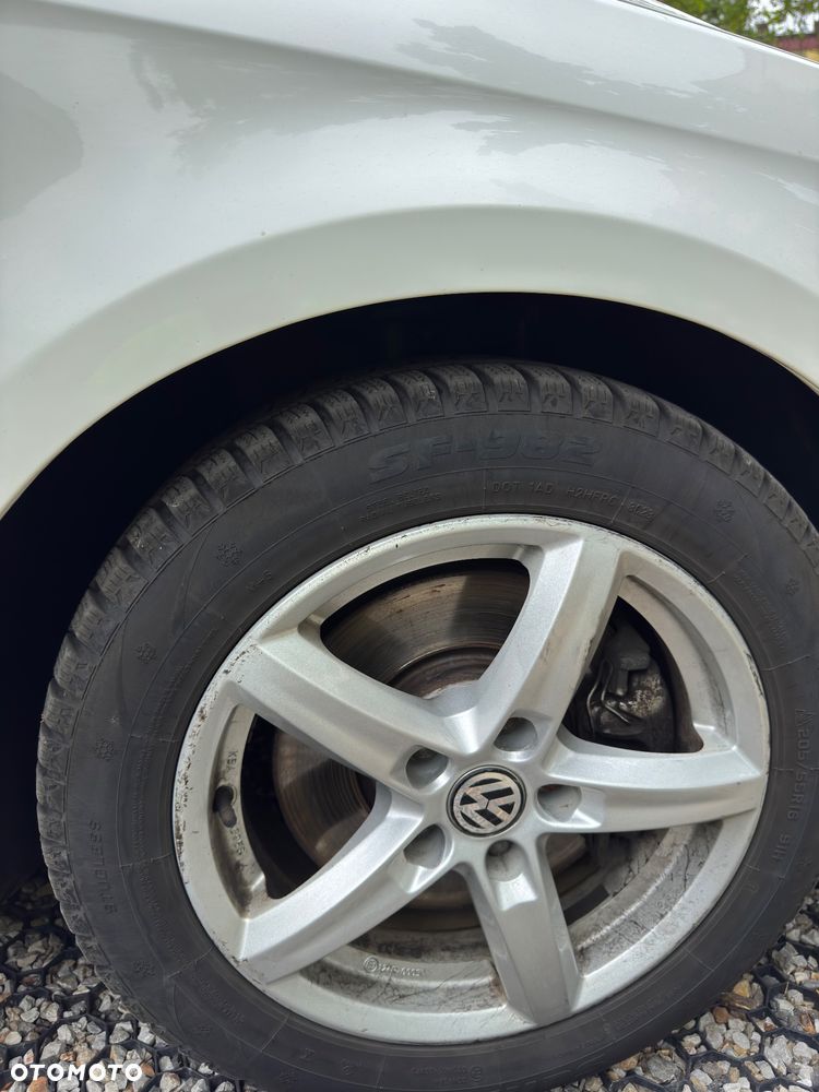 Volkswagen Passat 1.6 TDI DPF BlueMot Comfortline - 19