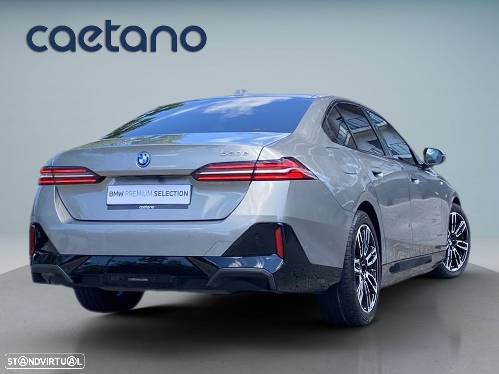 BMW 530 e Pack Desportivo M - 2