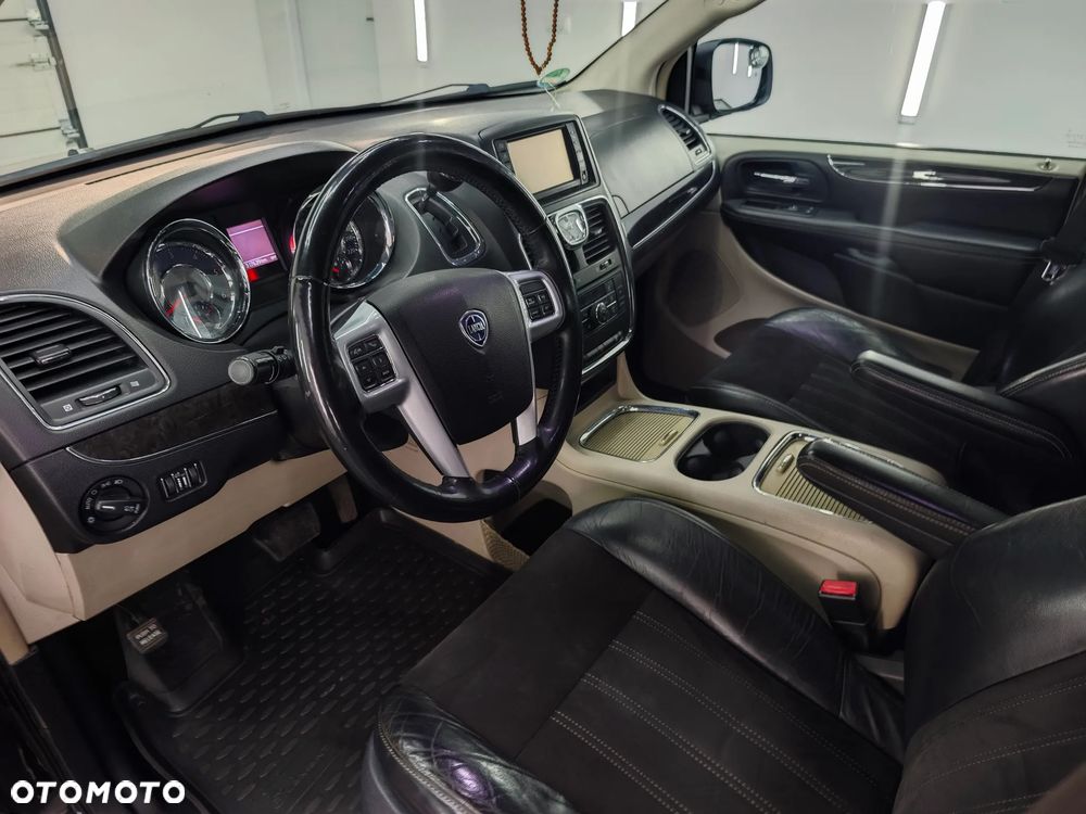 Lancia Voyager 2.8CRD Platinum - 23