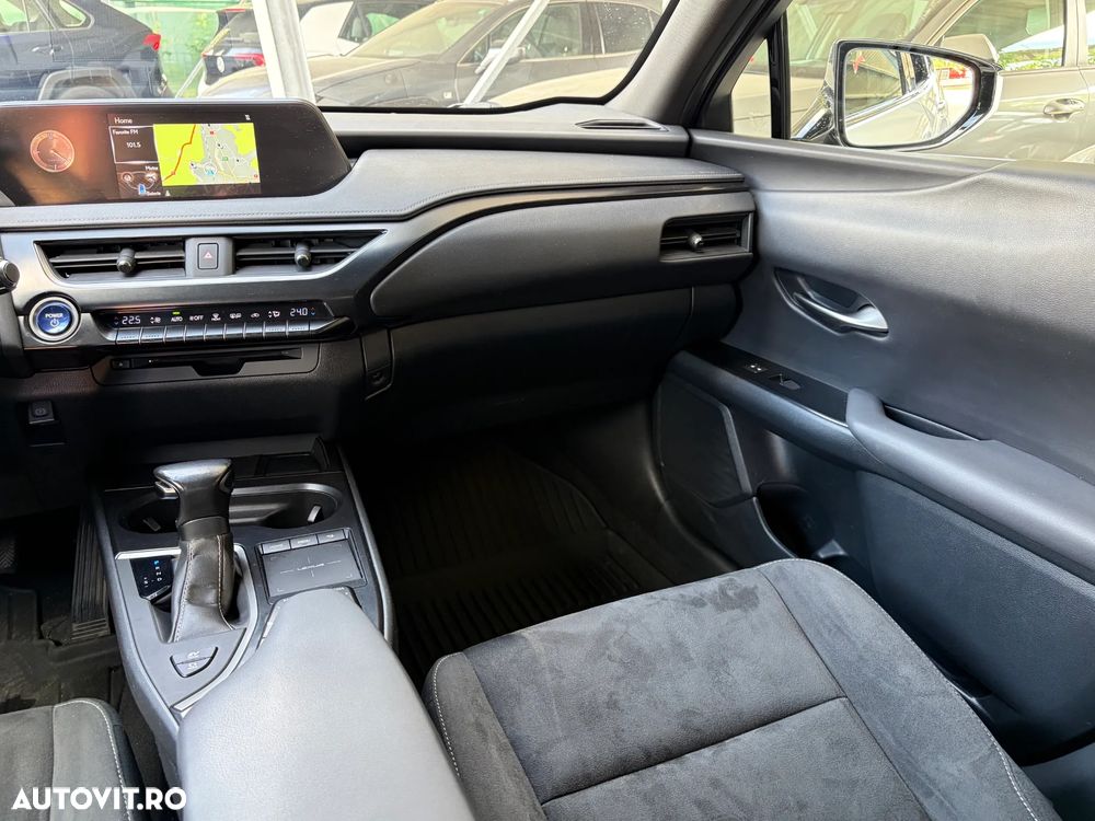 Lexus UX 250h Business Edition - 27
