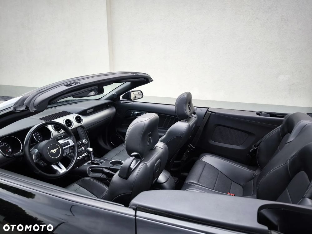 Ford Mustang - 12