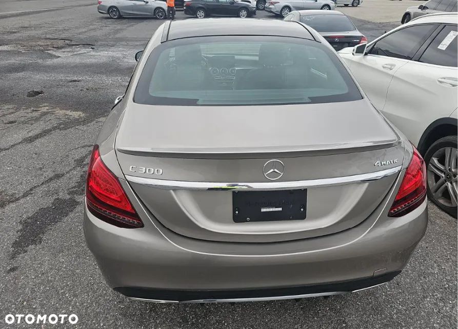 Mercedes-Benz Klasa C 300 4Matic 9G-TRONIC AMG Line - 6