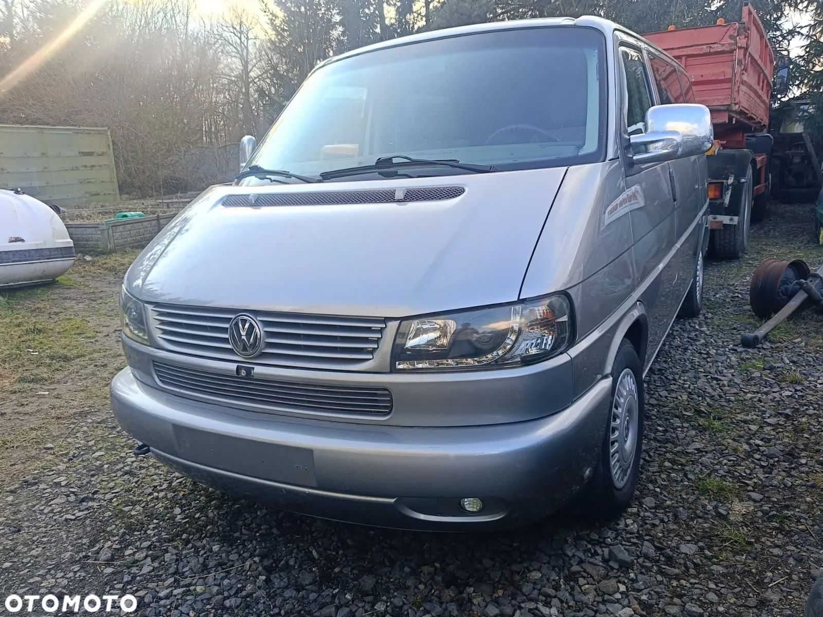 Volkswagen Caravelle - 1