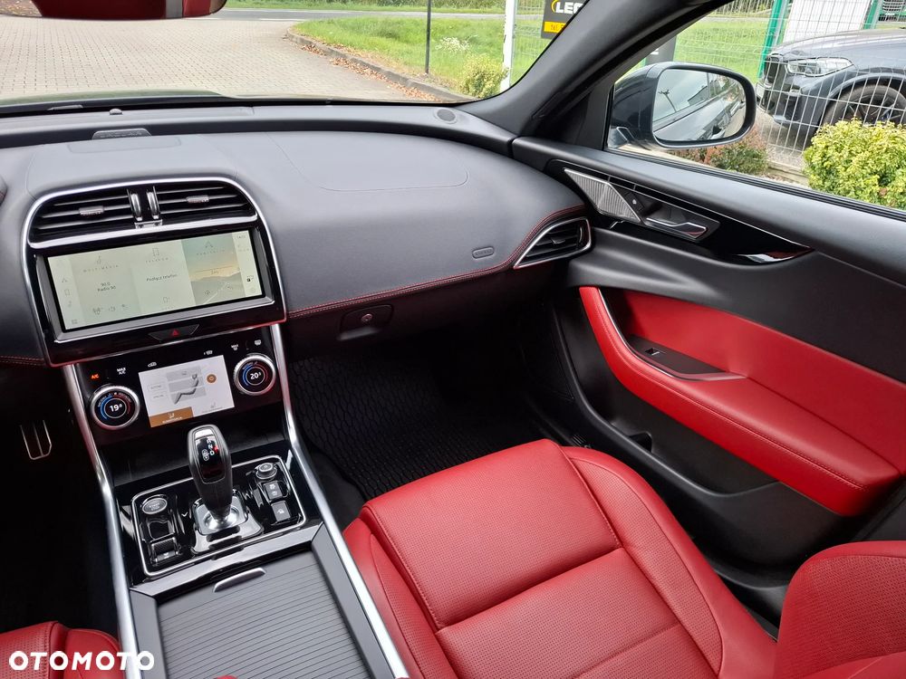 Jaguar XE - 17