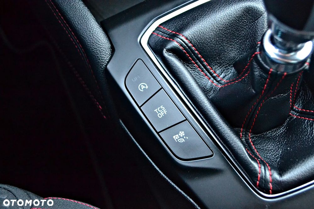 Ford Focus 2.0 EcoBlue STart-Stopp-System ST-LINE - 35
