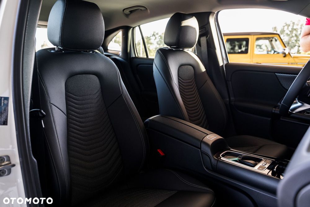 Mercedes-Benz GLA - 15