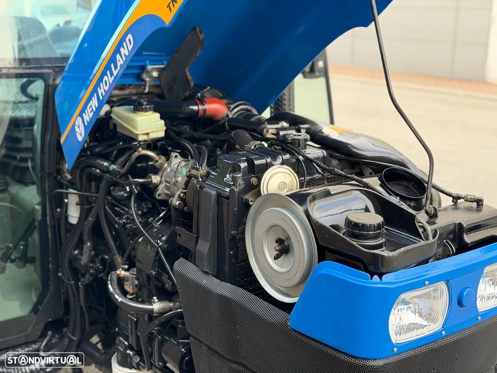 New Holland TN95FA Cab/AC 4RM - 21