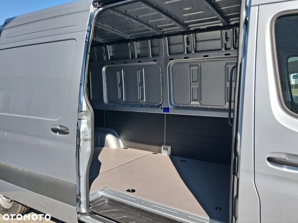 Mercedes-Benz Sprinter 319 CDI - 12