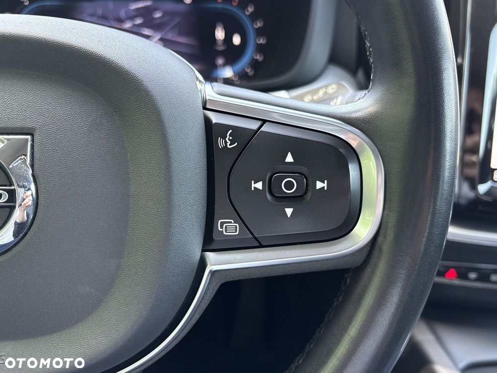 Volvo XC 60 B4 B Momentum Pro - 24