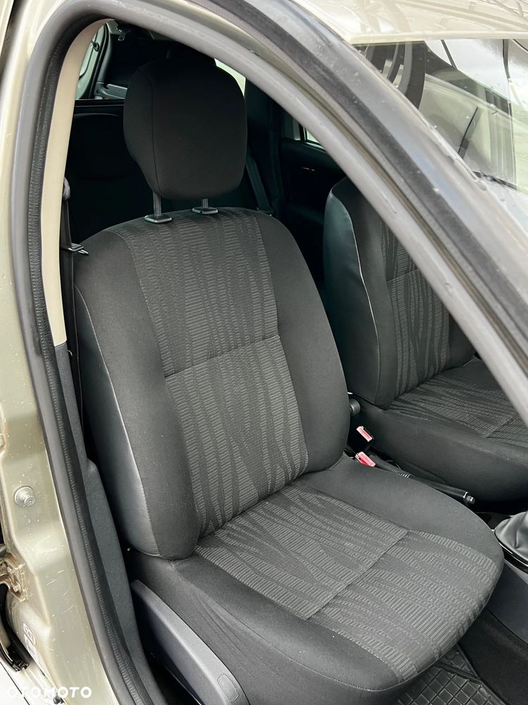 Dacia Duster 1.6 Laureate 4x4 - 12