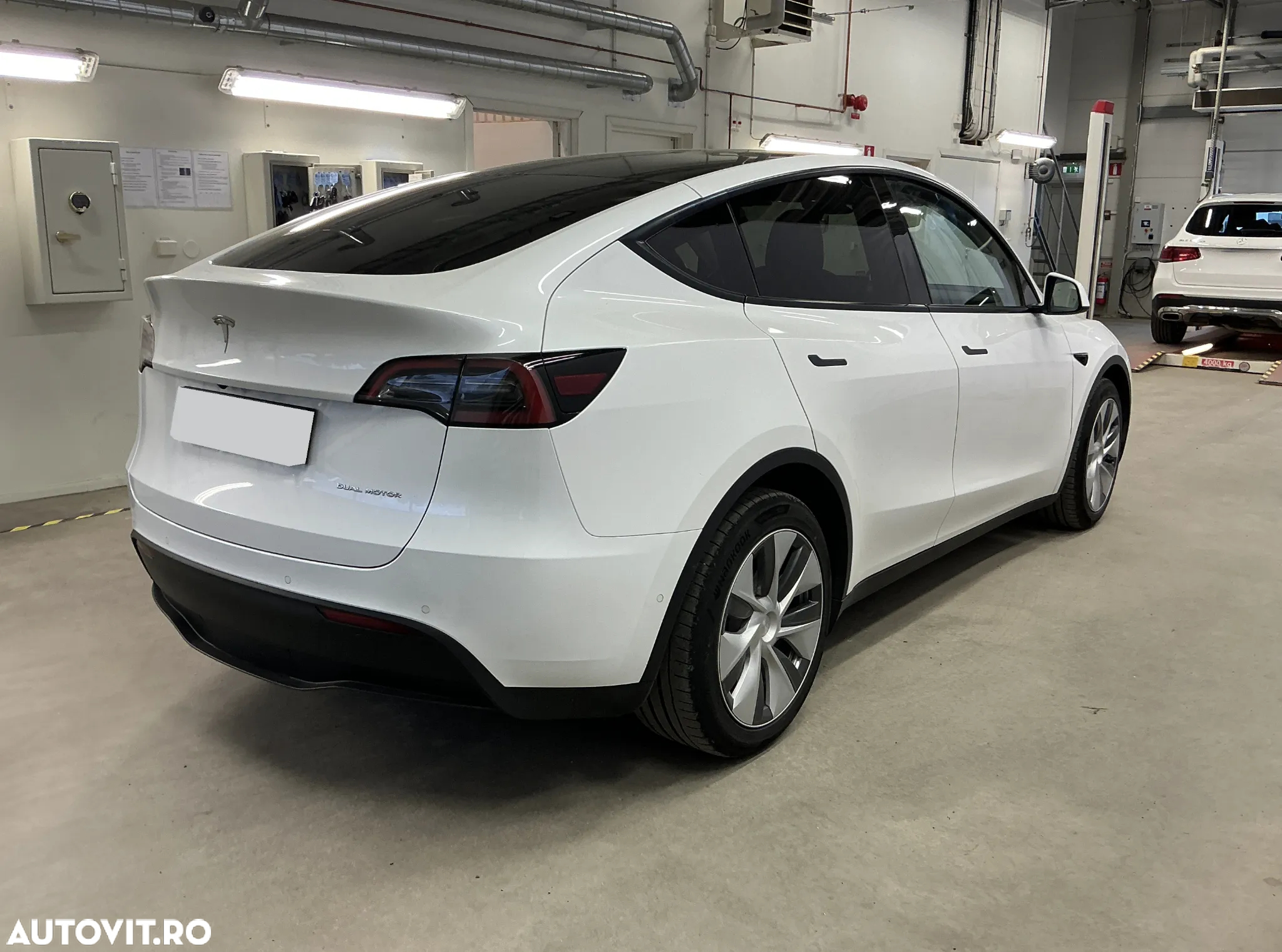 Tesla Model Y Long Range Dual Motor AWD - 5