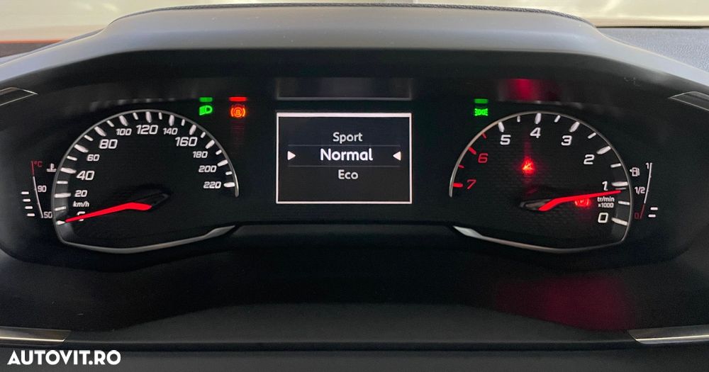 Peugeot 2008 1.2 L PureTech STT EAT8 GT Line - 13