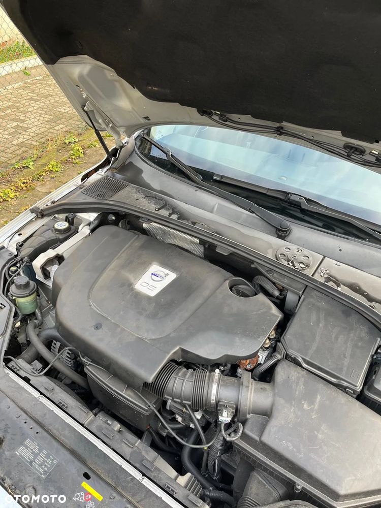 Volvo V70 D5 AWD Kinetic - 9