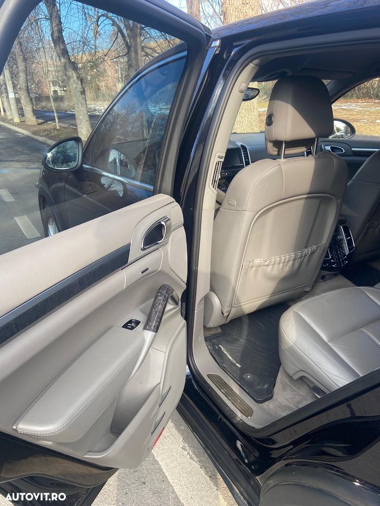 Porsche Cayenne - 9