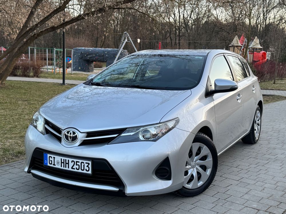 Toyota Auris 1.33 Dual-VVT-i Cool - 1
