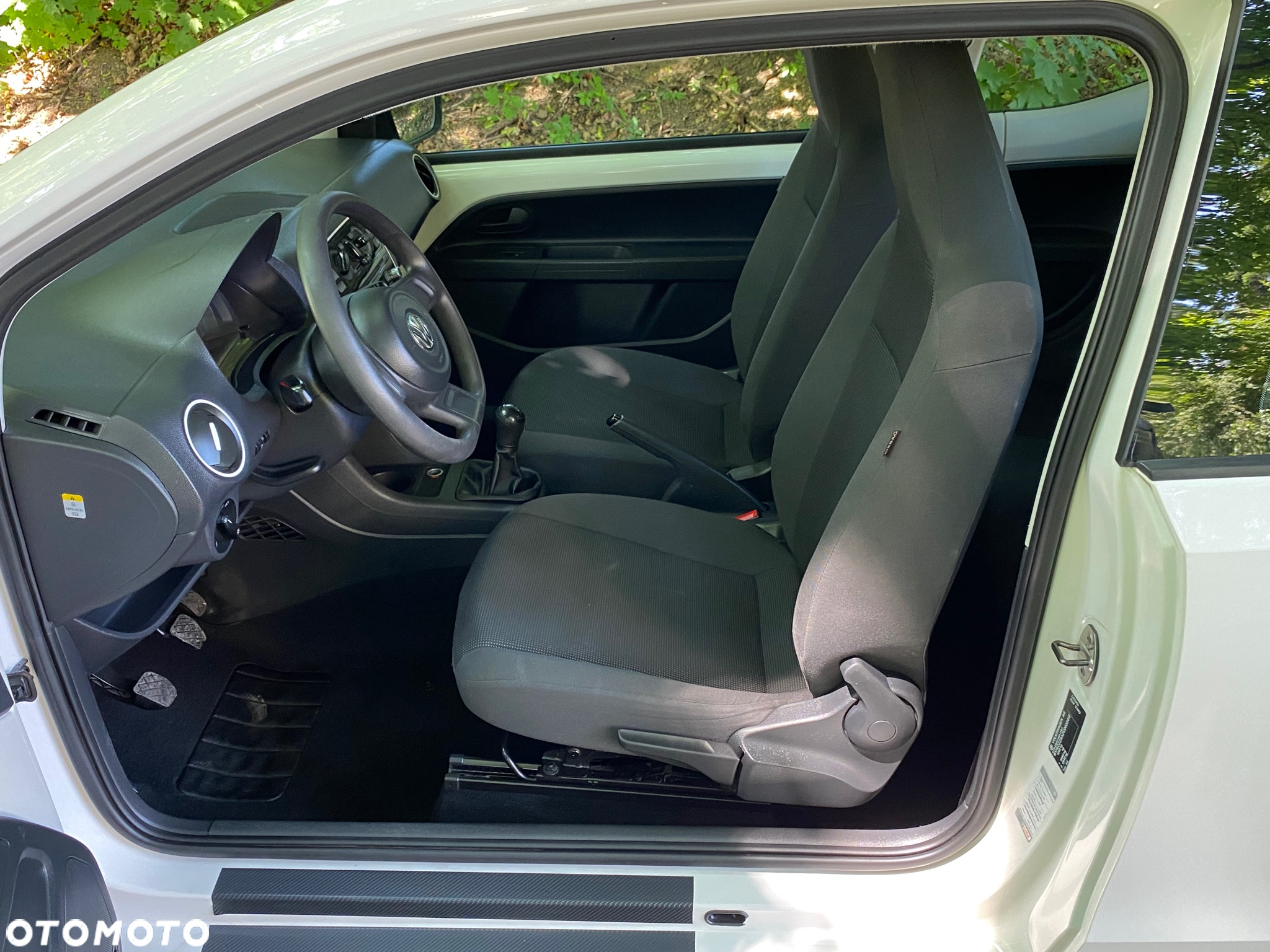 Volkswagen up! Active - 8