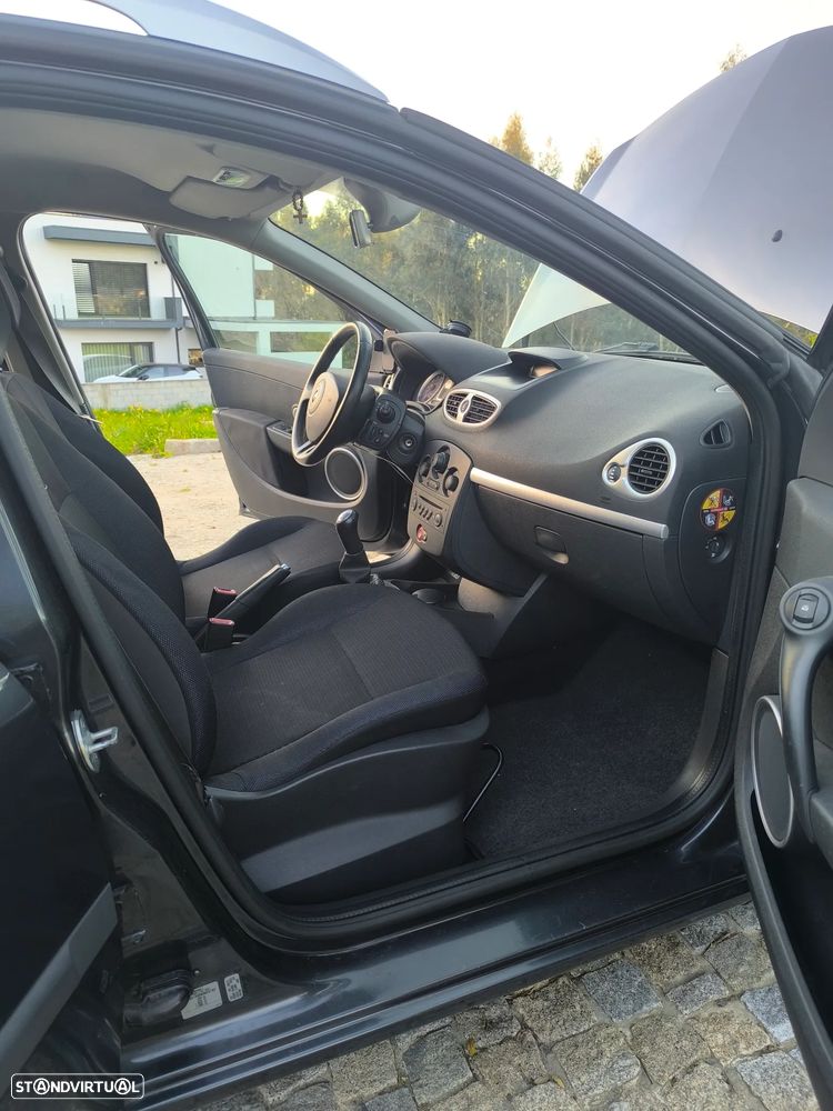 Renault Clio Sport Tourer - 13