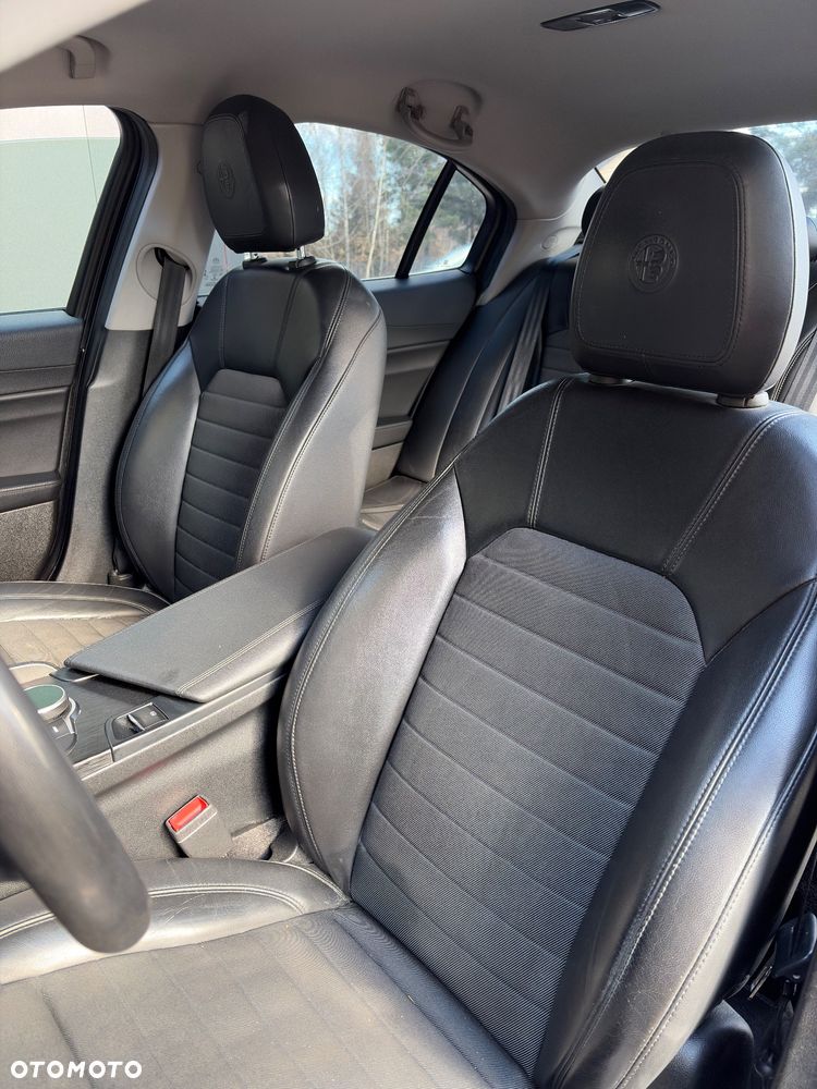 Alfa Romeo Giulia 2.0 Turbo - 9