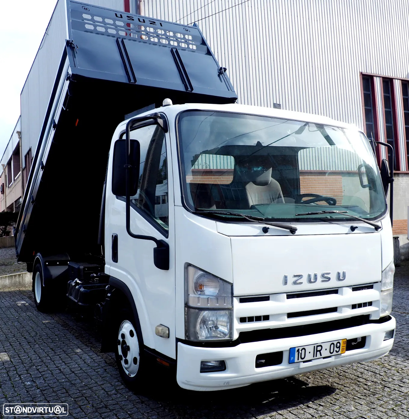 Isuzu NNR - 9