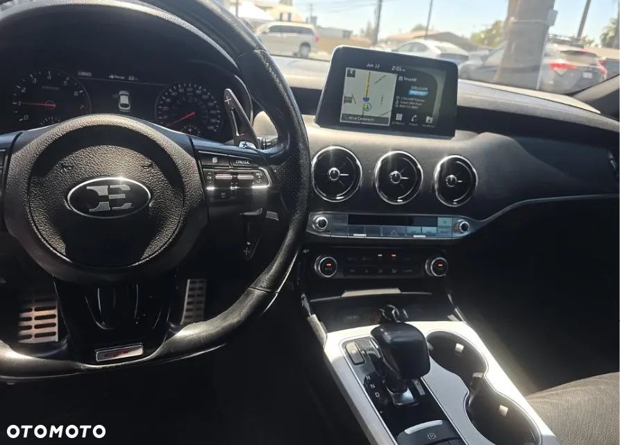 Kia Stinger - 9