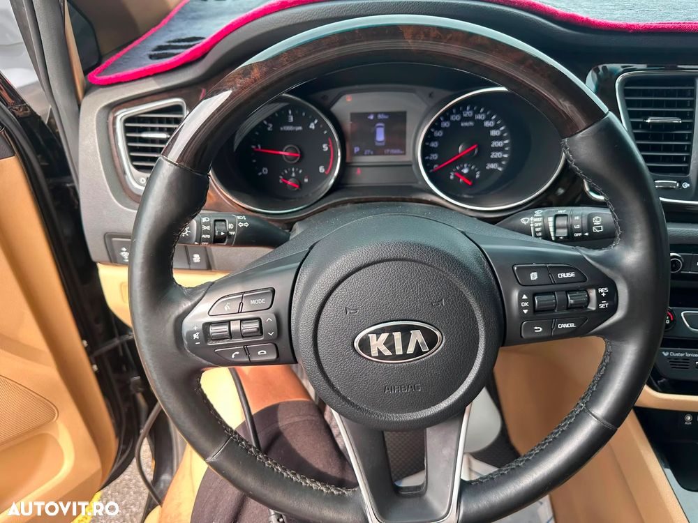 Kia Carnival - 8