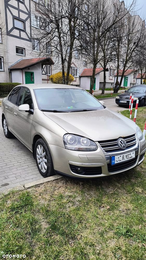 Volkswagen Jetta 1.6 Trendline - 1