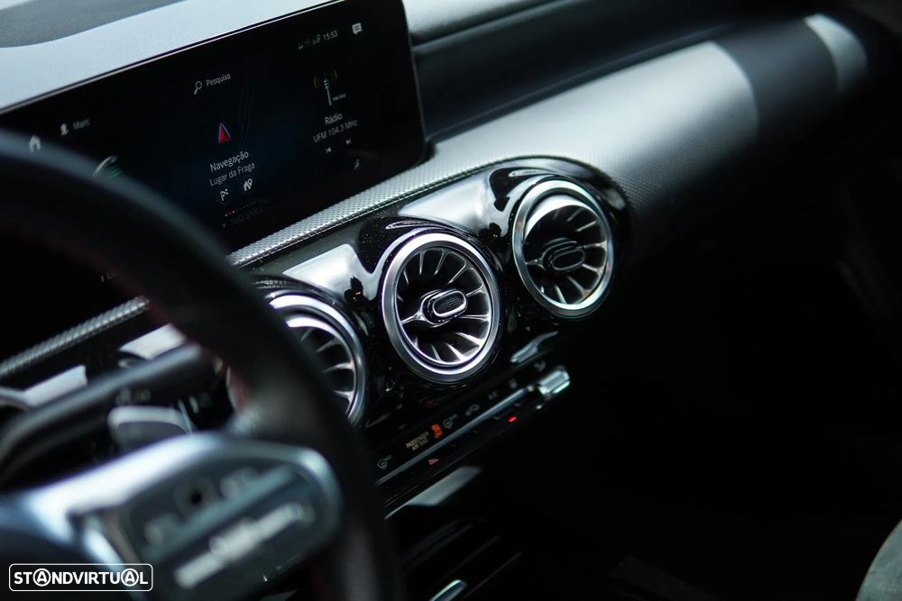 Mercedes-Benz CLA 250 e 8G-DCT AMG Line - 29