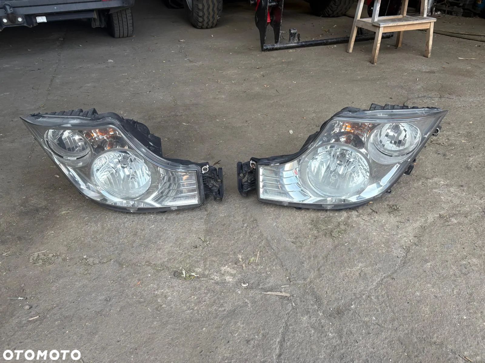 MERCEDES ACTROS MP4 LAMPA REFLEKTOR LEWA PRAWA A9608200239 A9608200339 - 1