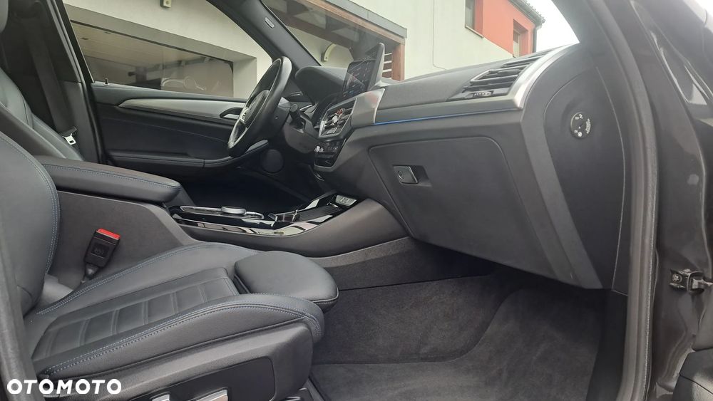 BMW iX3 - 23