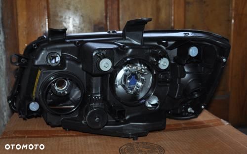 TOYOTA HIGHLANDER KLUGER REFLEKTOR PRAWY XENON - 2