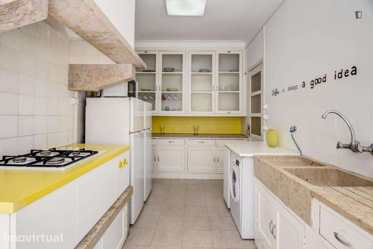 Quarto - localizado em São Sebastião Lisbon - Grande imagem: 5/14