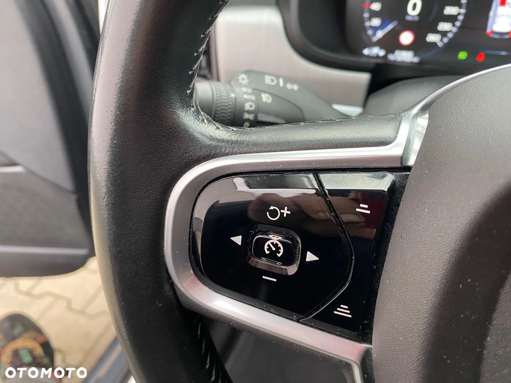 Volvo V90 D4 Momentum - 25