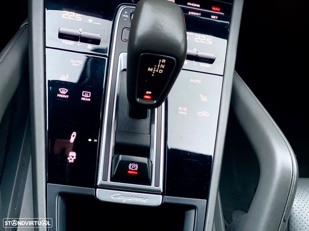 Porsche Cayenne S - 30