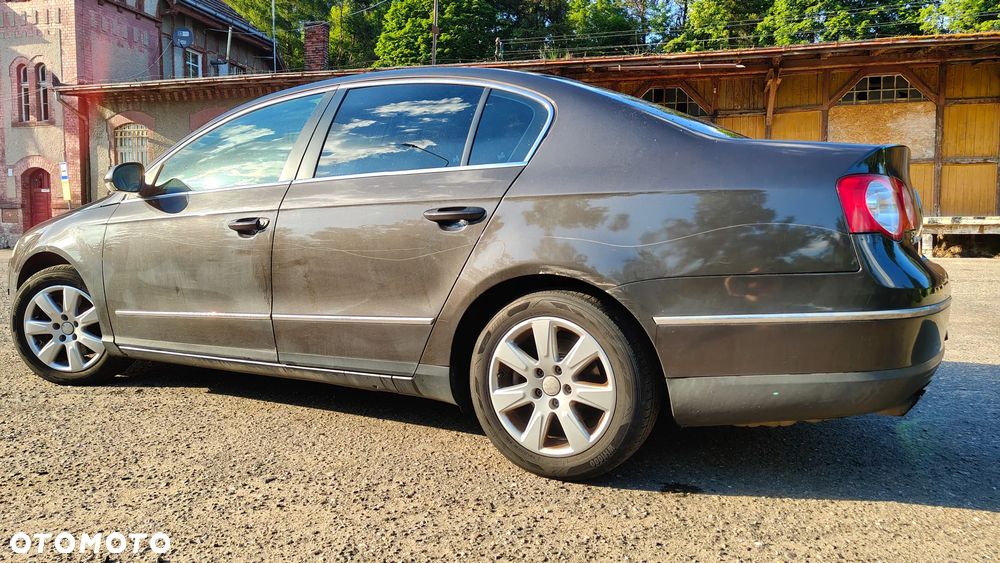 Volkswagen Passat 2.0 FSI Comfortline - 12