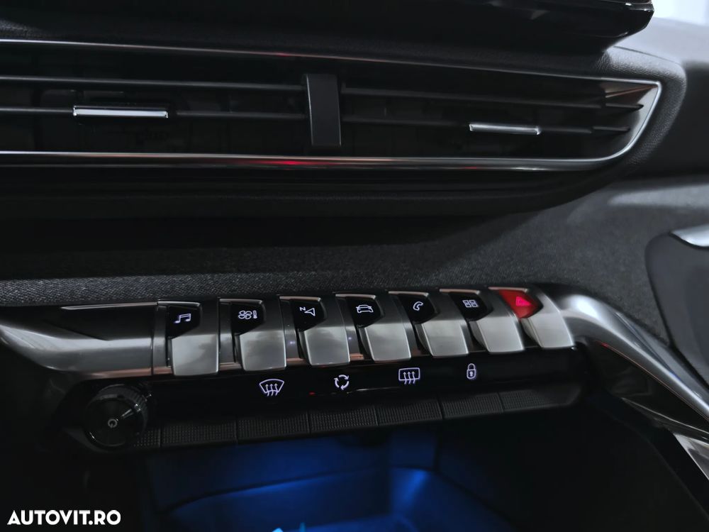 Peugeot 3008 1.2 PureTech 130 EAT8 Allure Pack - 27