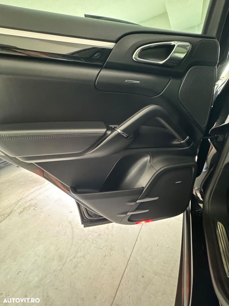 Porsche Cayenne 4.2 L S - 15