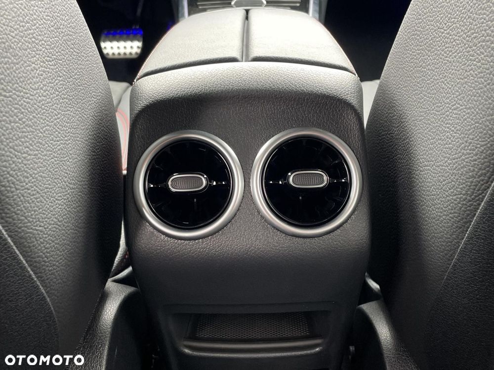 Mercedes-Benz GLB - 19