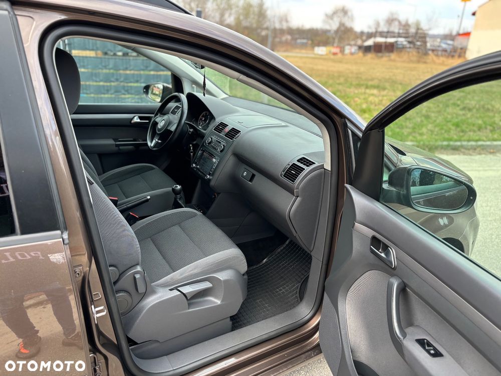 Volkswagen Touran - 11