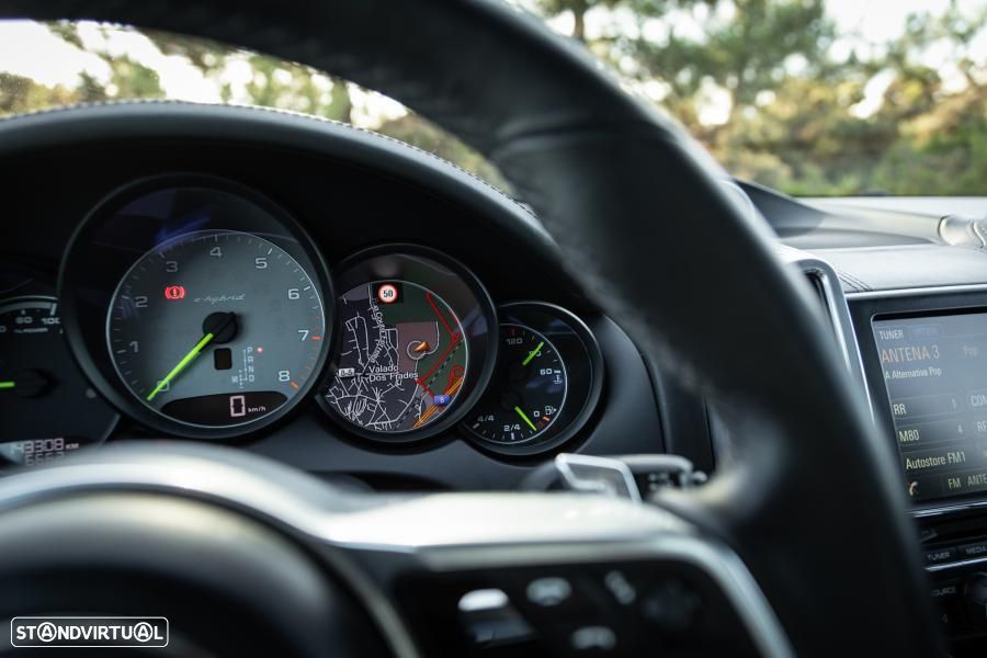 Porsche Cayenne S E-Hybrid - 35