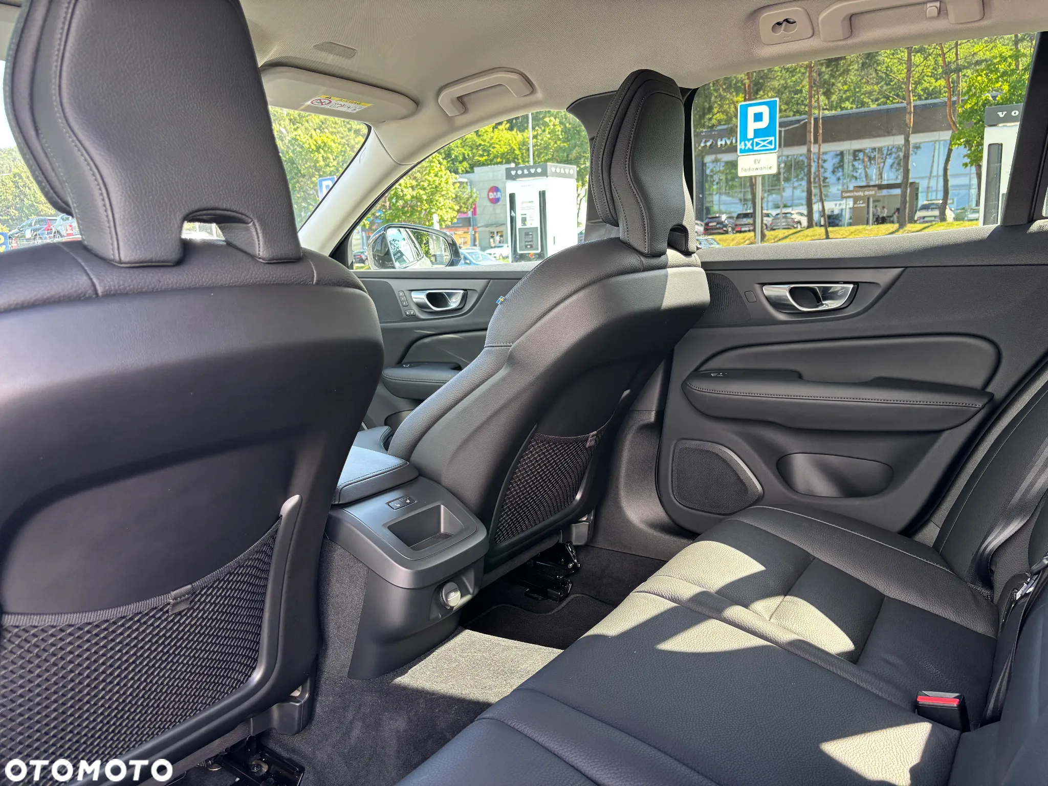 Volvo V60 B4 B Plus Dark - 10