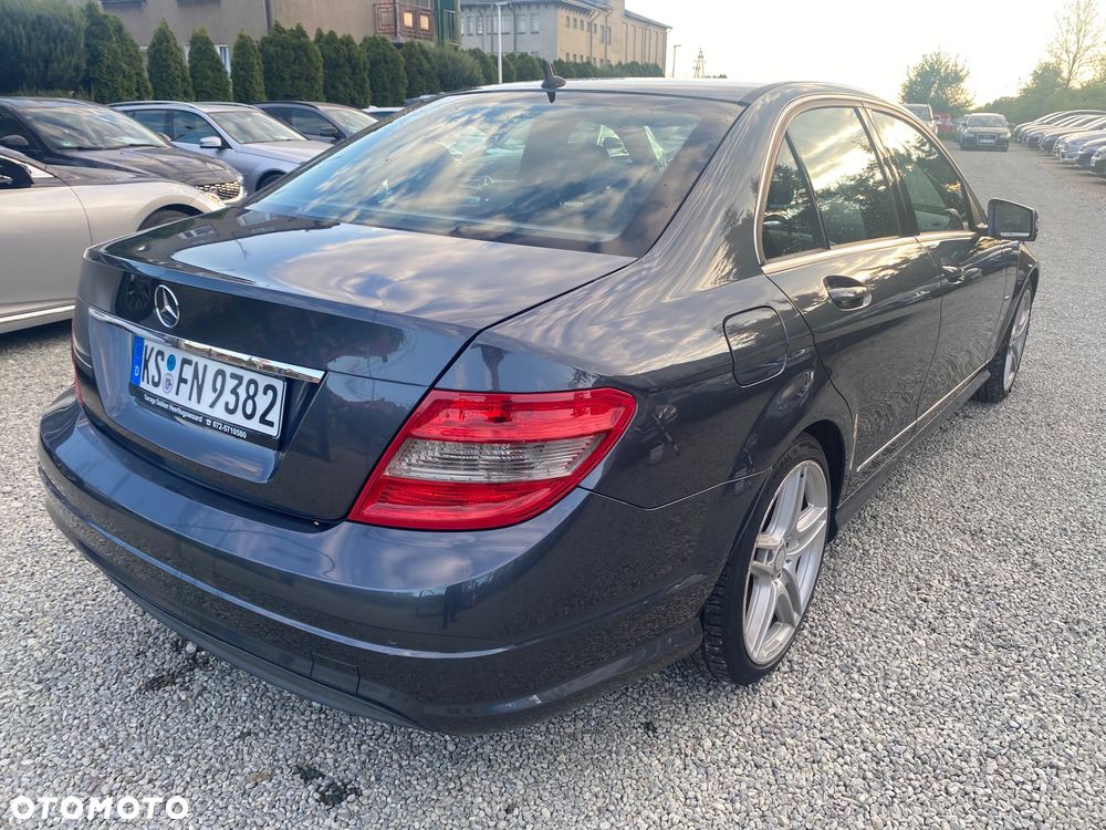Mercedes-Benz Klasa C 180 CGI BlueEFFICIENCY Avantgarde - 14
