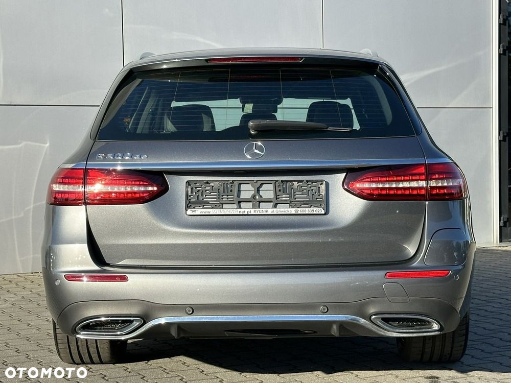 Mercedes-Benz Klasa E 300 de AMG - 12