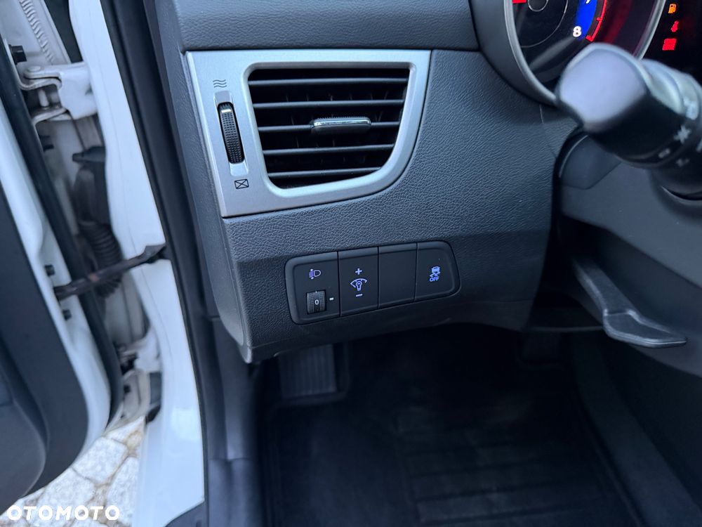 Hyundai Elantra 1.6 Comfort - 16