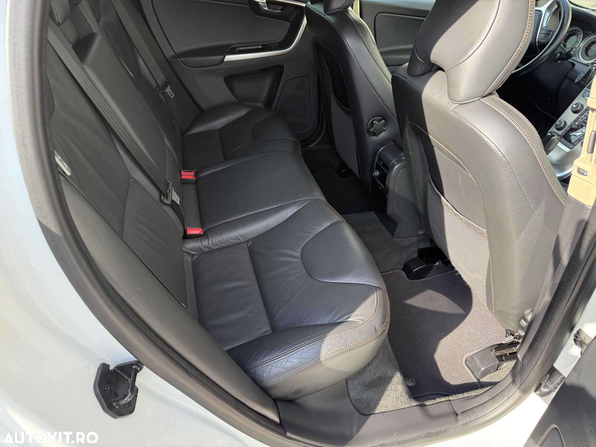 Volvo XC 60 D5 AWD Momentum - 8