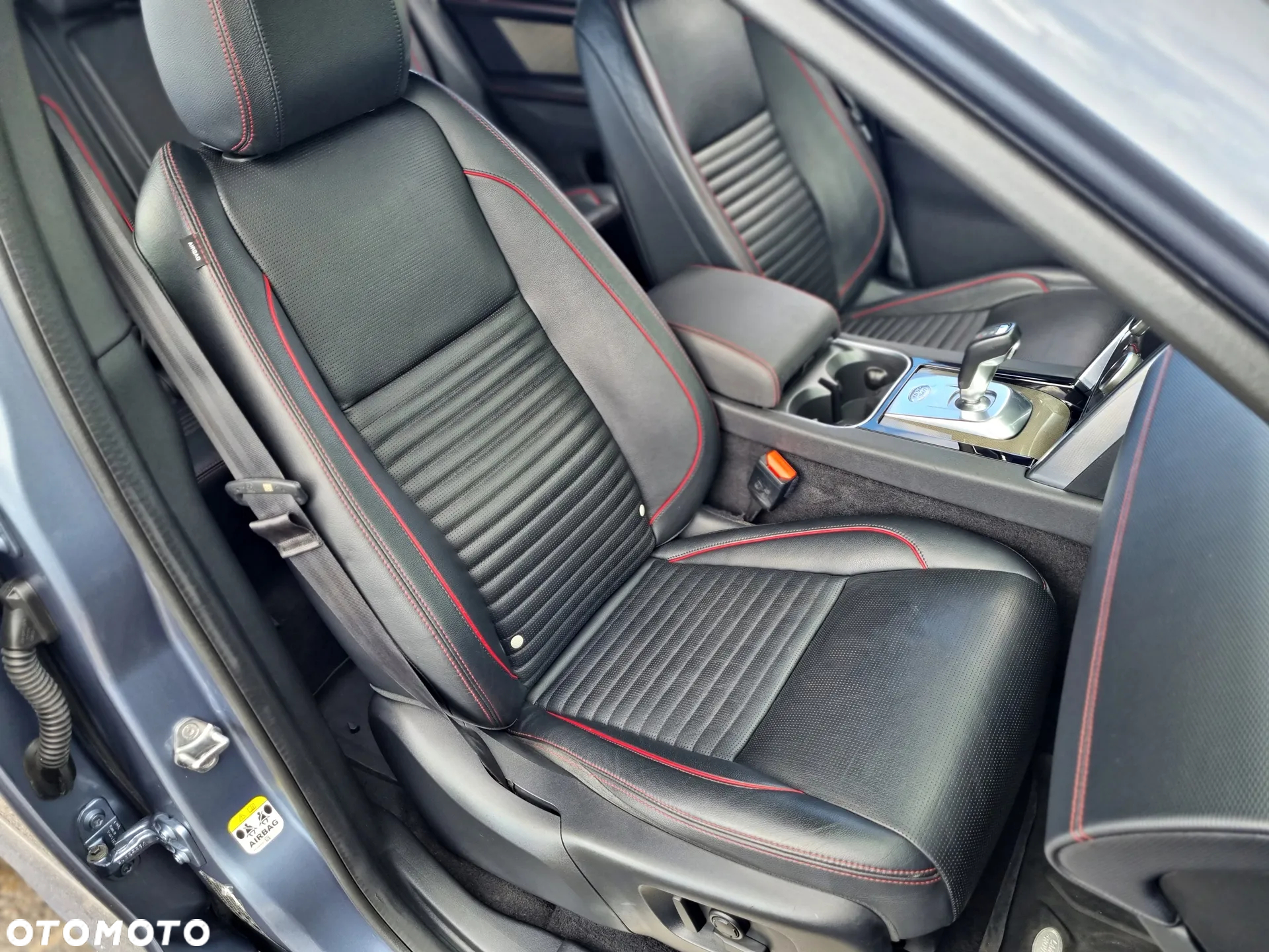 Land Rover Discovery Sport P200 R-Dynamic SE - 19