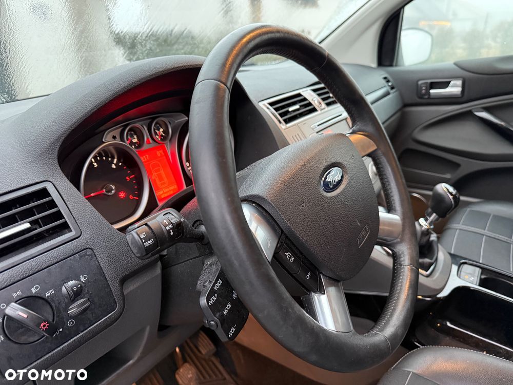 Ford Kuga 2.0 TDCi 2x4 Titanium - 29