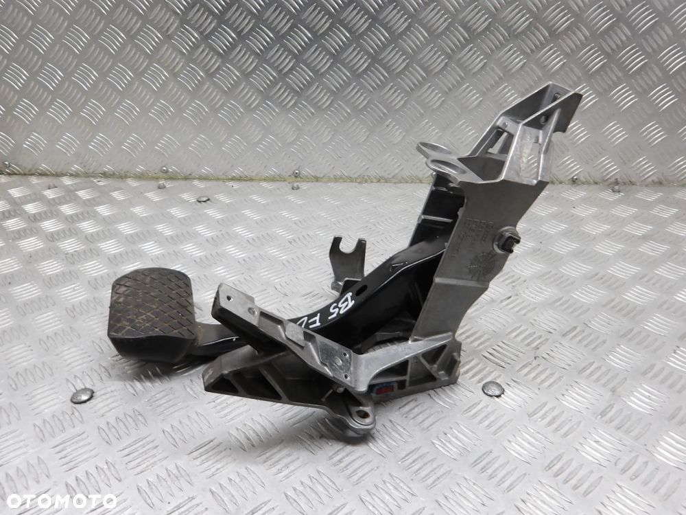 PASSAT B5 FL SEDAN 2.5 TDI 4MOTION PEDAŁ HAMULCA 8D1721117N - 2