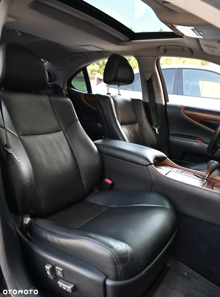 Lexus LS - 33