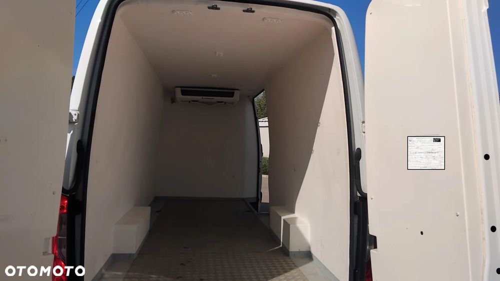 Mercedes-Benz SPRINTER - 16