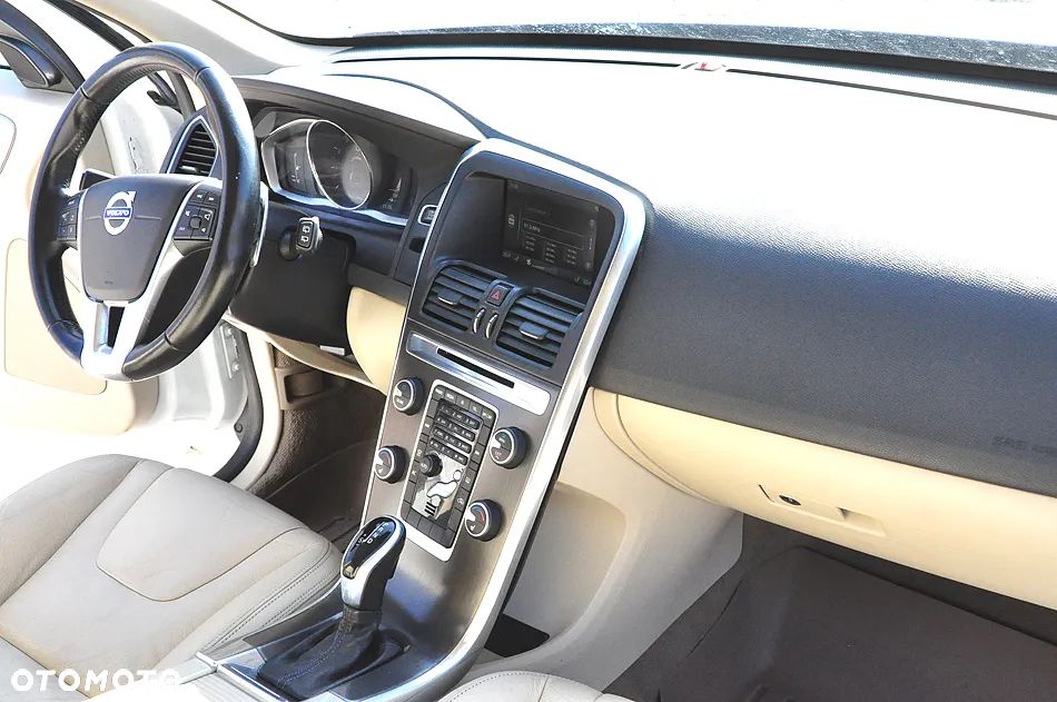 Volvo XC 60 T6 AWD Momentum - 25